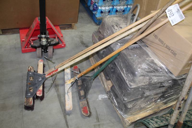 lot 492 image: Lot of (4) Push Brooms