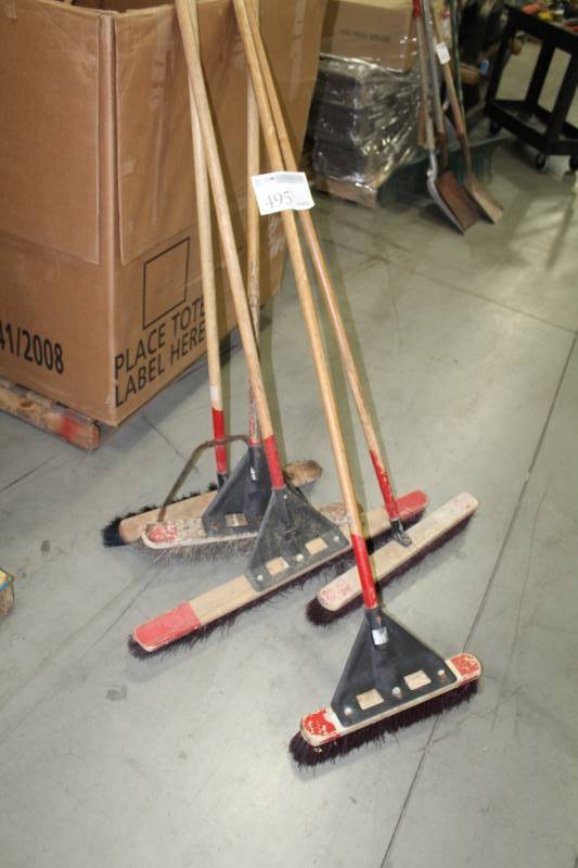 lot 495 image: Lot of (5) Push Brooms