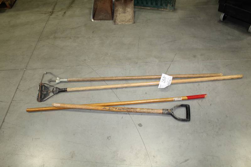 lot 497 image: Lot of (4) Wood Broom Handles