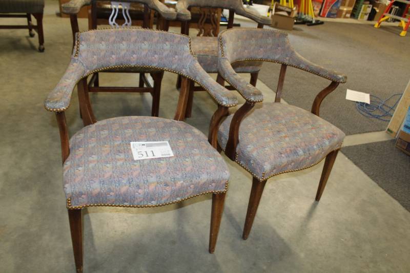 lot 511 image: Lot of (2) Padded Living Room Arm Chairs
