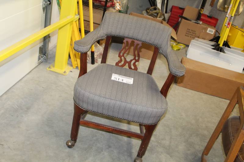 lot 514 image: Rolling Padded Living Room Arm Chair