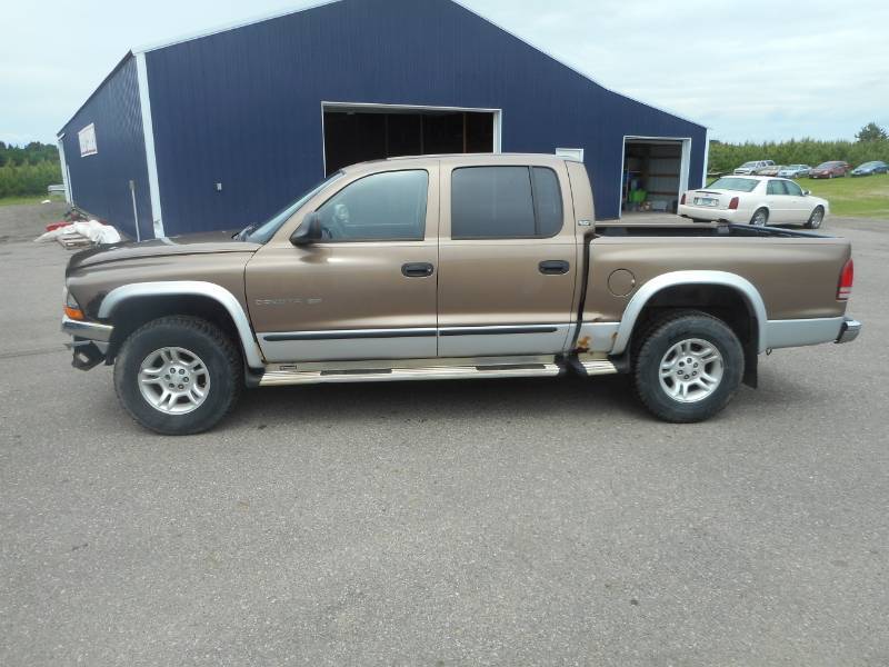 lot 3 image: 2001 Dodge Dakota Quad Cab 4x4