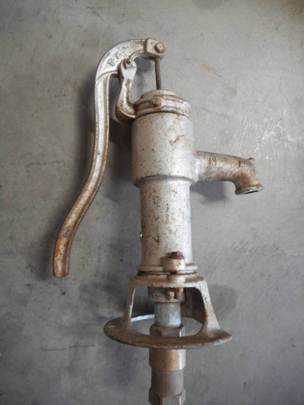 lot 28 image: Vintage Hand Pump
