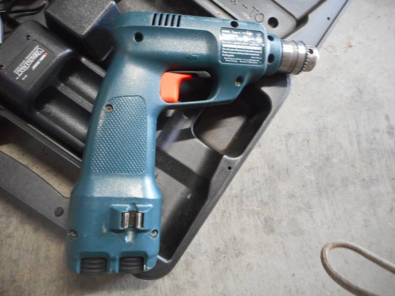 lot 30 image: Black and Decker Cordless Drill
