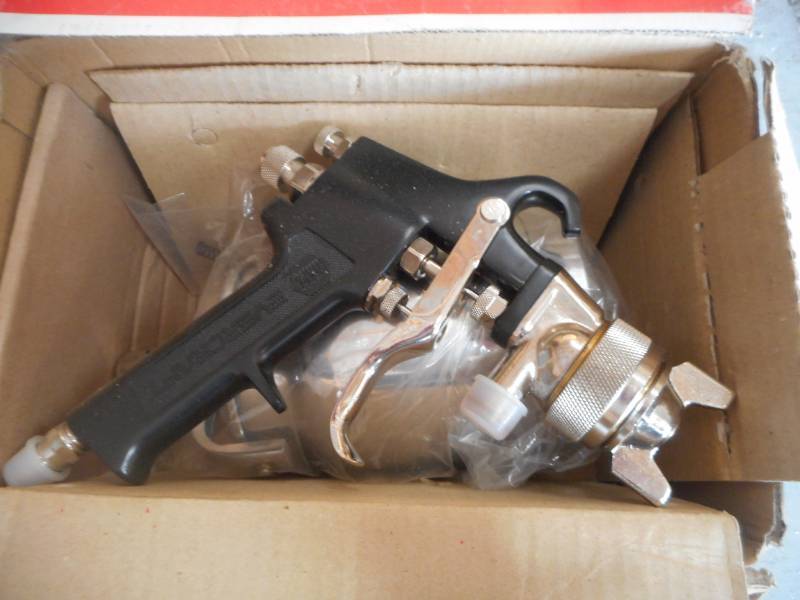 lot 31 image: Paint Gun