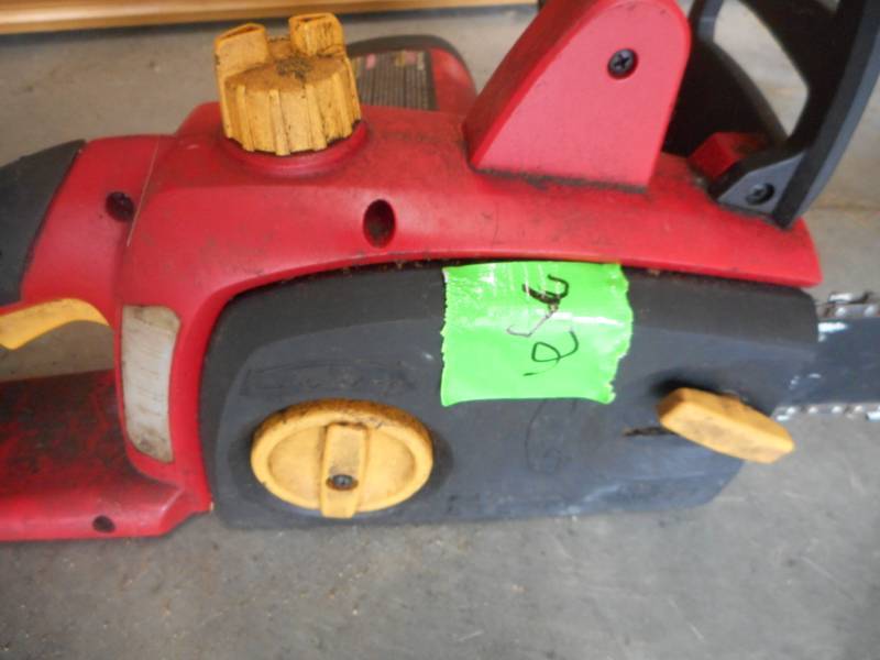 lot 32 image: Electric Chain Saw