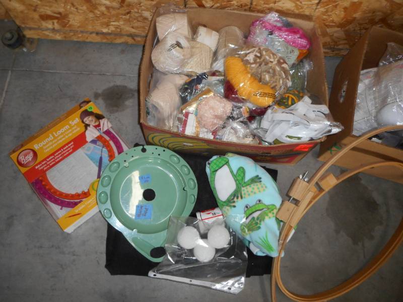 lot 17 image: CraftSewing Lot