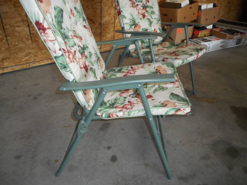 lot 20 image: Lawn Chairs