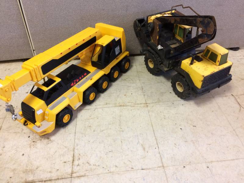 lot 8 image: Toy Construction Trucks