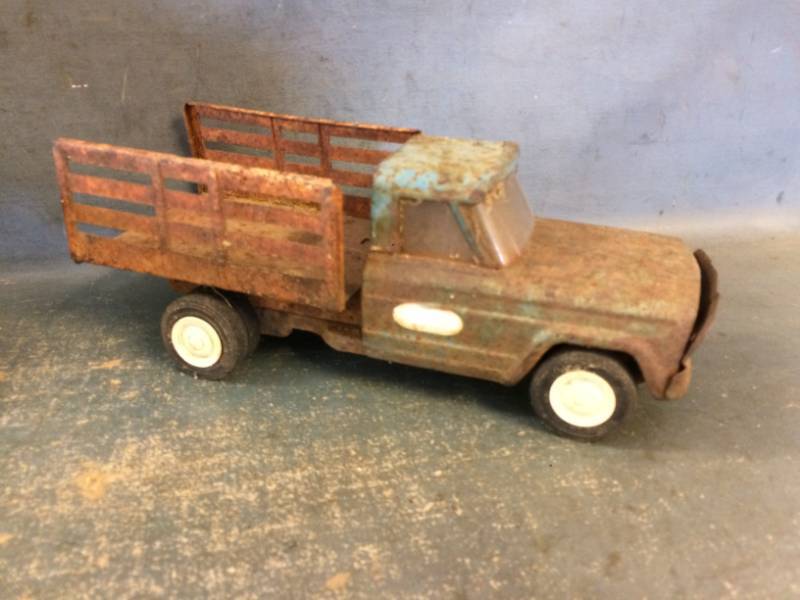 lot 19 image: Metal Toy Trucks