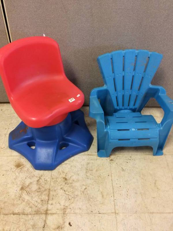 lot 24 image: Toddler Chairs