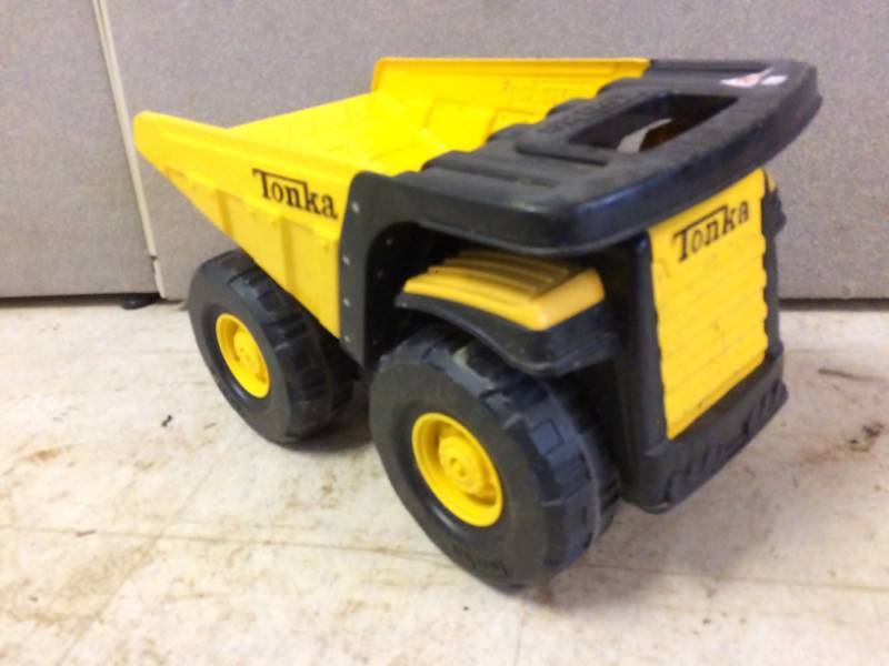 lot 25 image: Metal Tonka Dump Truck