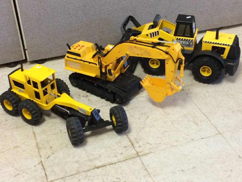 lot 27 image: Tonka Trucks