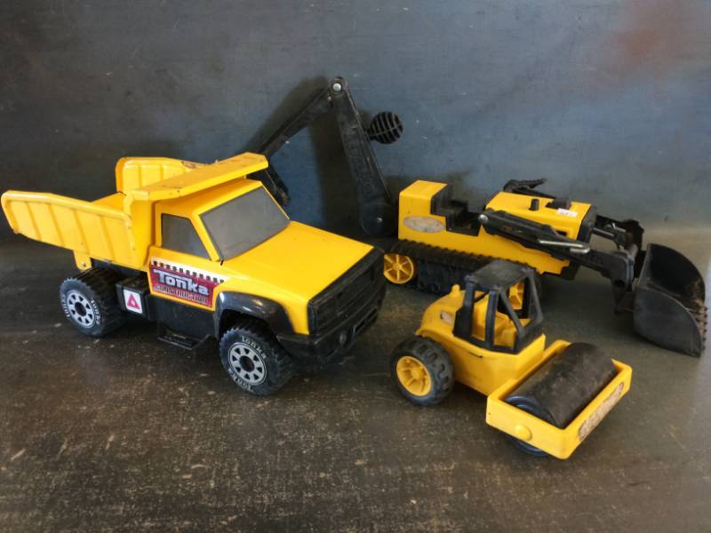 lot 32 image: Tonka Construction Dump Truck and More