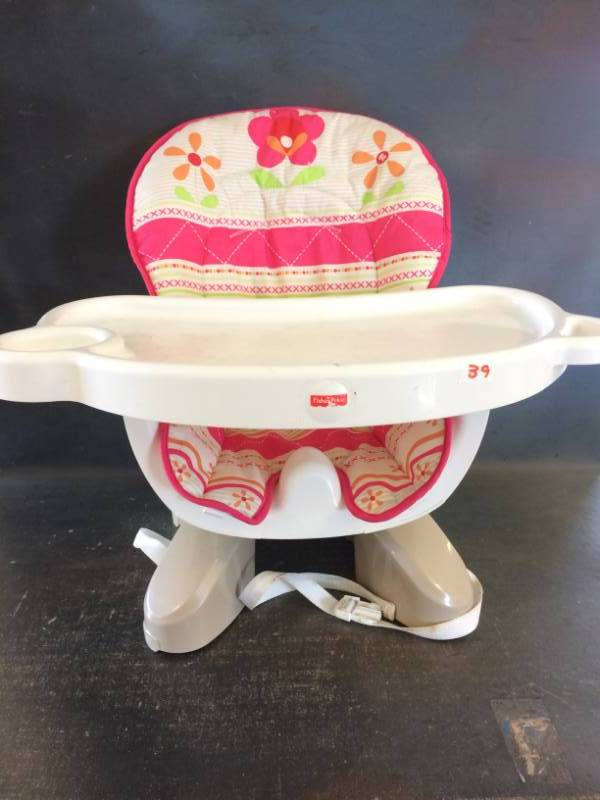lot 39 image: Mattel Space Saving High Chair