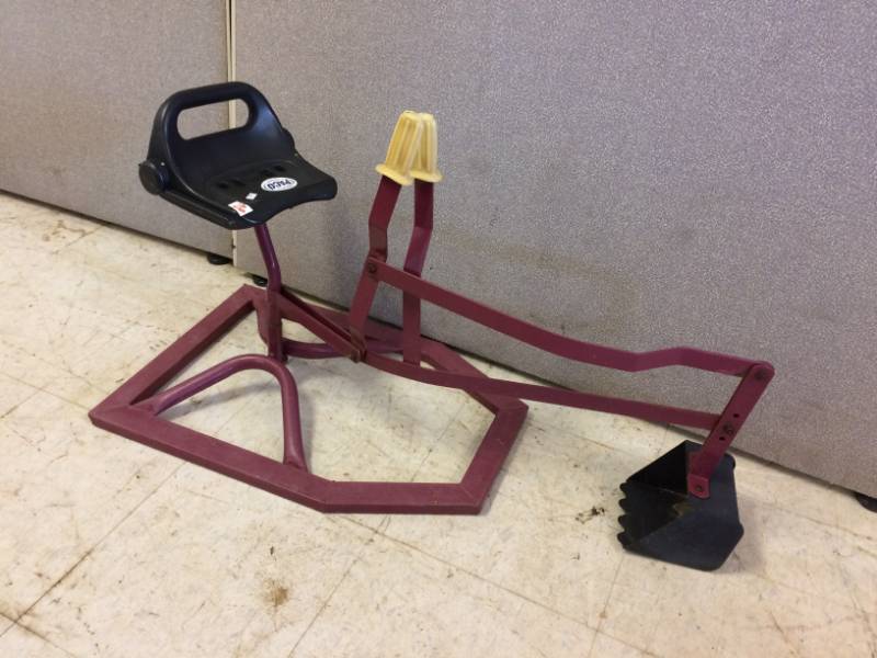 lot 26 image: Toddler Sandbox Toy