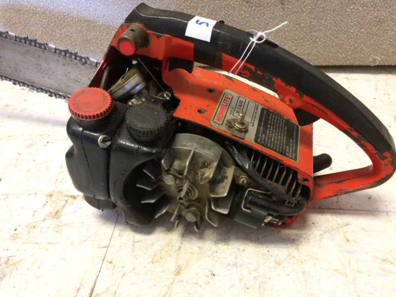 lot 18 image: 2 Chain Saws