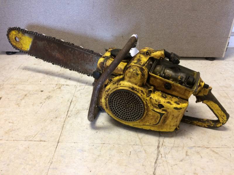 lot 19 image: Chain Saws - Fairbanks Morse & McCulloch