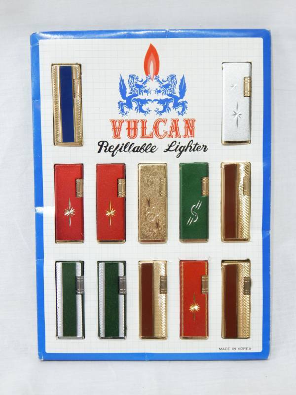 lot 24 image: Lot of New Vintage Side Strike Flip Top Lighters