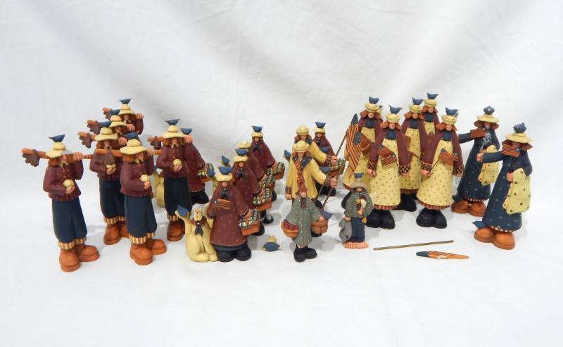 lot 112 image: Lot of Vintage Coynes and Company Wood Figures
