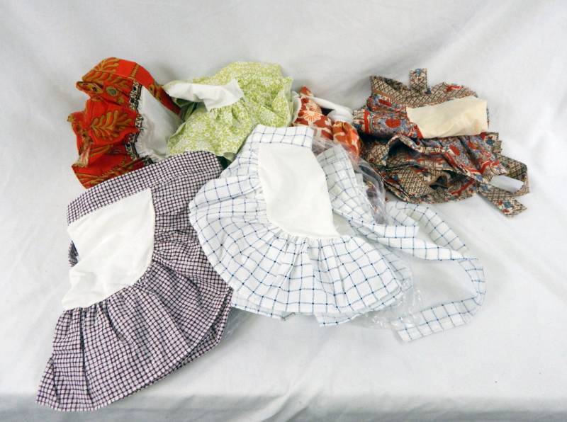 lot 36 image: Lot of New Vintage 1950s Aprons