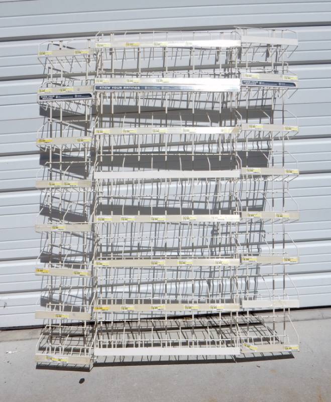 lot 124 image: Retail Store Rack