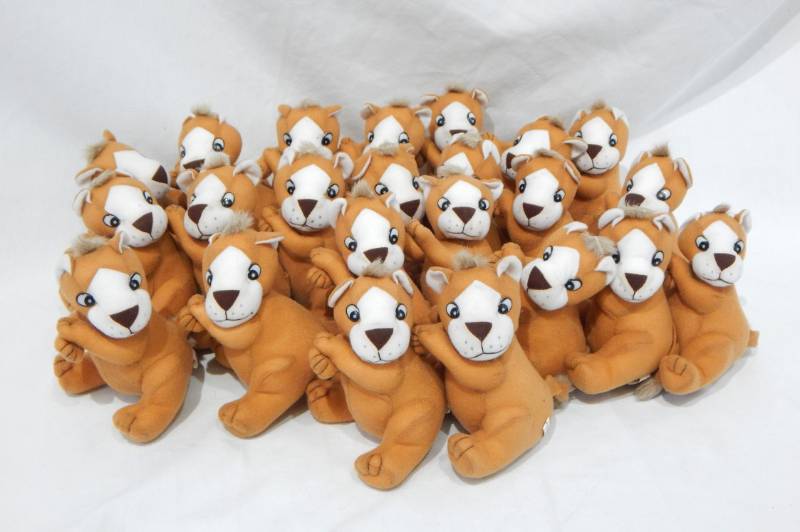lot 125 image: Lot of New Vintage Plush Stuffed Lion Cubs