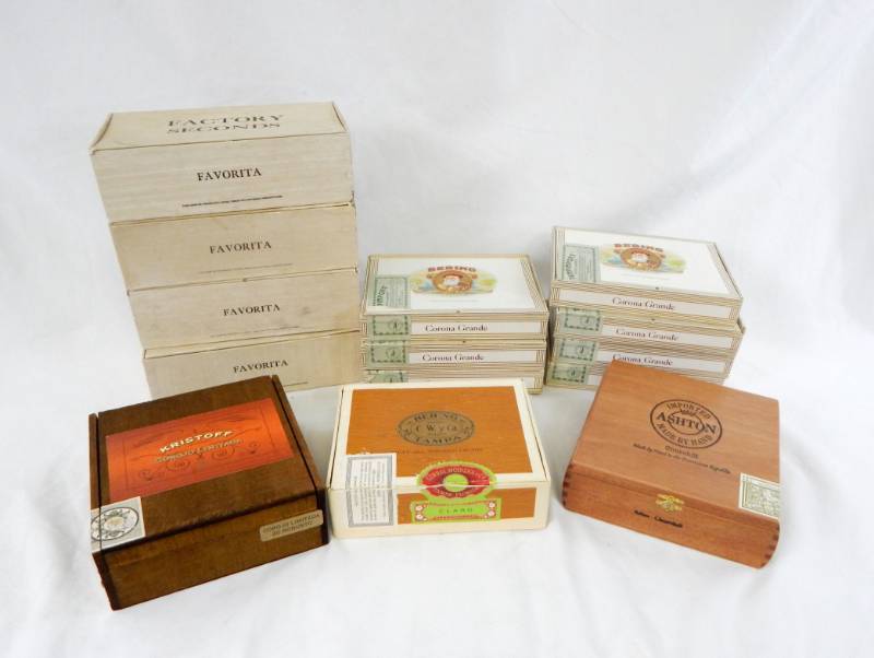 lot 127 image: Lot of Vintage and Newer Cigar Boxes