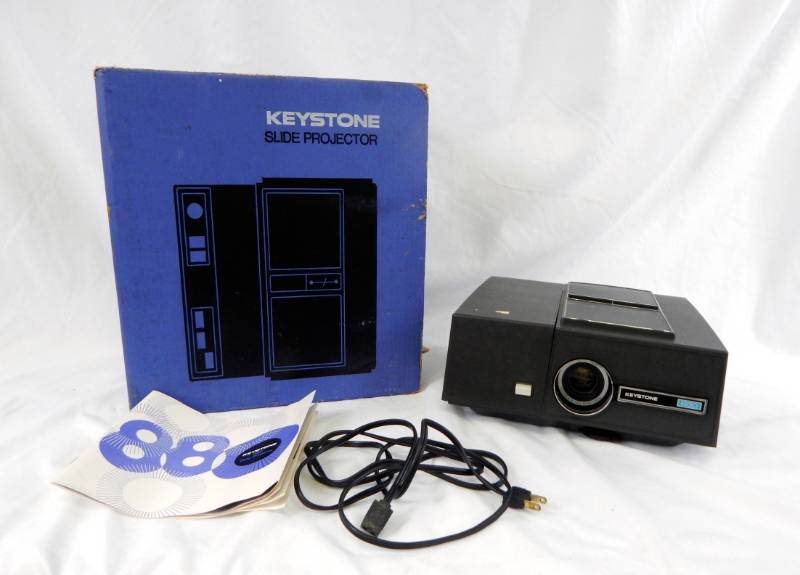 lot 128 image: Vintage Keystone 880 Slide Projector