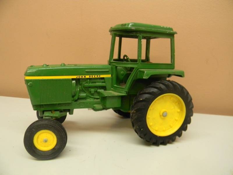 lot 8 image: ERTL John Deere Tractor Model 512 - ORIGINAL DIE CAST - SEE PICTURES