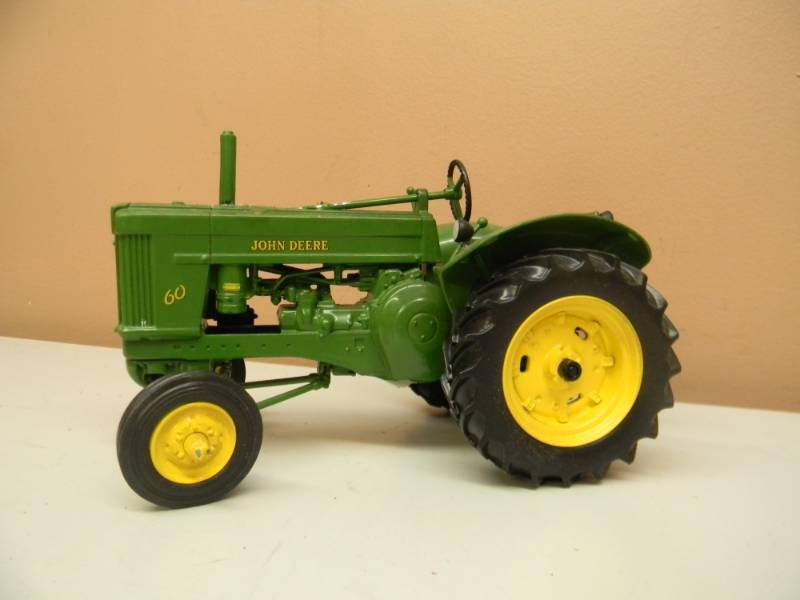 lot 14 image: ERTL JOHN DEERE 60 116 DIE CAST TRACTOR - TWO CYLINDER EXPO XI 2001 - NICE - SEE PICTURES