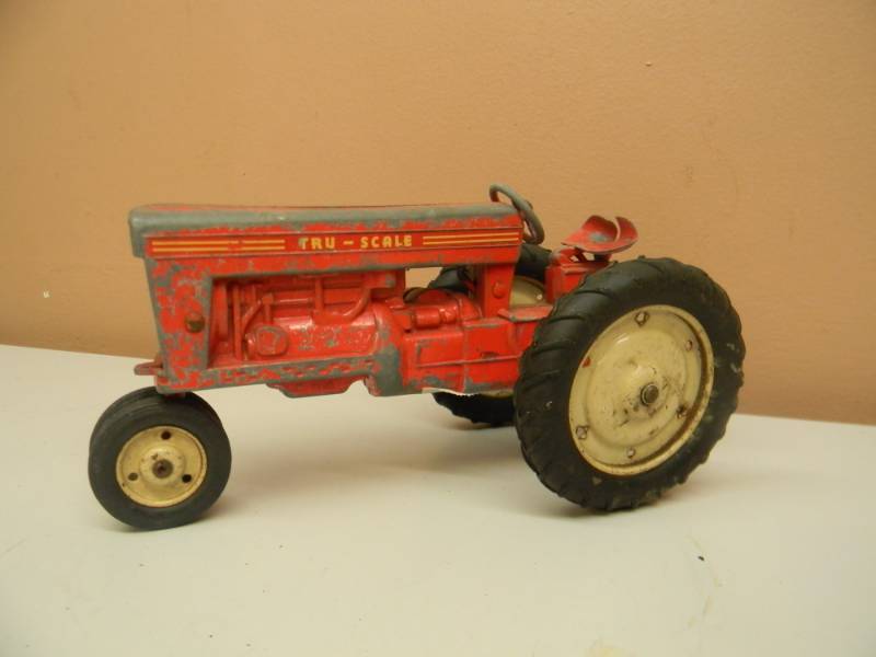 lot 16 image: VINTAGE TRU SCALE 27 86305 DIE CAST 116 SCALE TRACTOR - U.S.A - SEE PICTURES