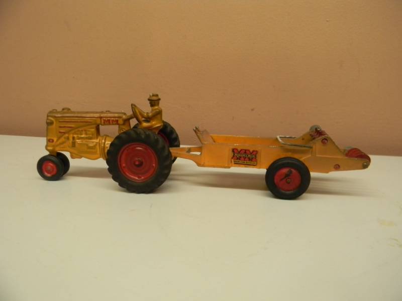 lot 21 image: VERY RARE SET VINTAGE MINNEAPOLIS MOLINE CAST MM R TRACTOR & SPREADER - RARE - VERY COOL - SEE PICTURES