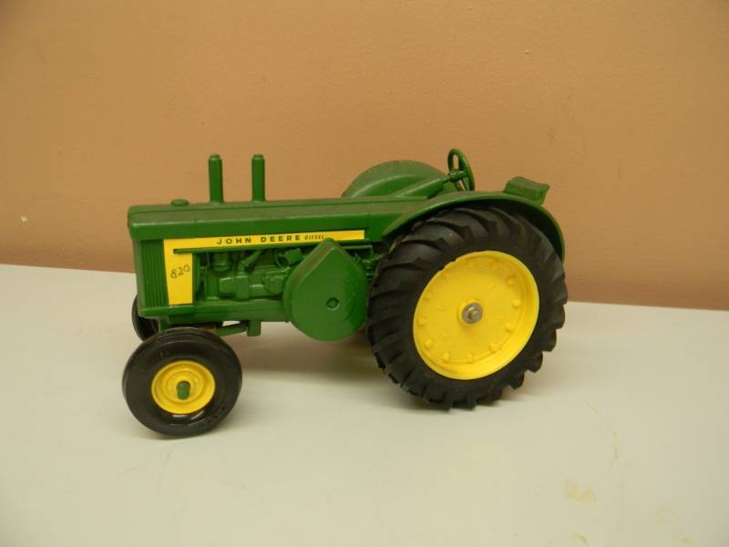 lot 22 image: VINTAGE ERTL JOHN DEERE 1956 DIESEL 820 TRACTOR 116 SCALE - NICE - SEE PICTURES