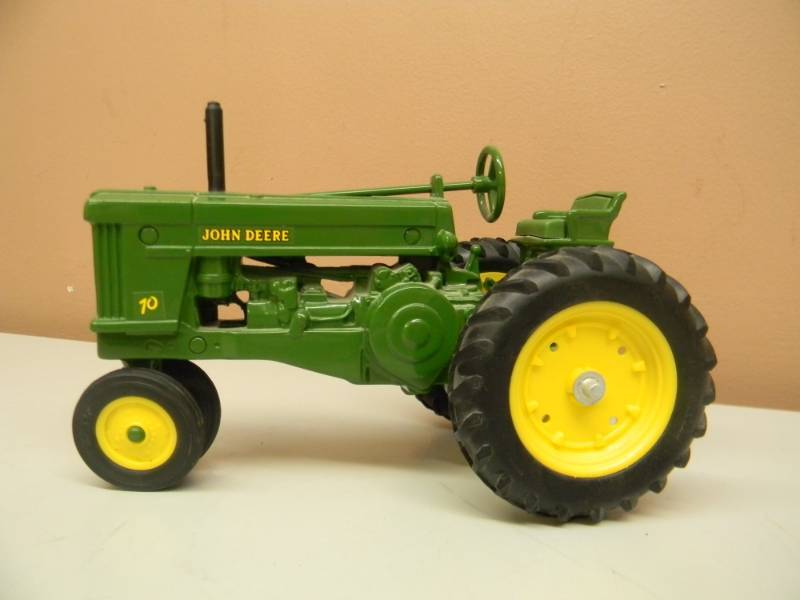 lot 28 image: VINTAGE ERTL JOHN DEERE MODEL 70 TRACTOR 116 SCALE - NICE - SEE PICTURES