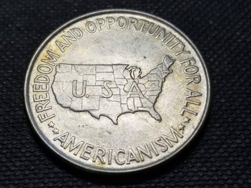 lot 54 image: 1952 WASHINGTON-CARVER US HALF DOLLAR SILVER COMMEMORATIVE