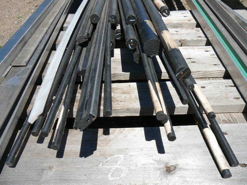 lot 82 image: Large Lot of Nylon Rod Random Sizes & Lengths