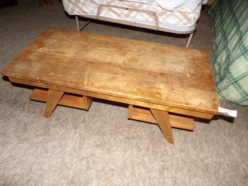 lot 19 image: Coffee Table