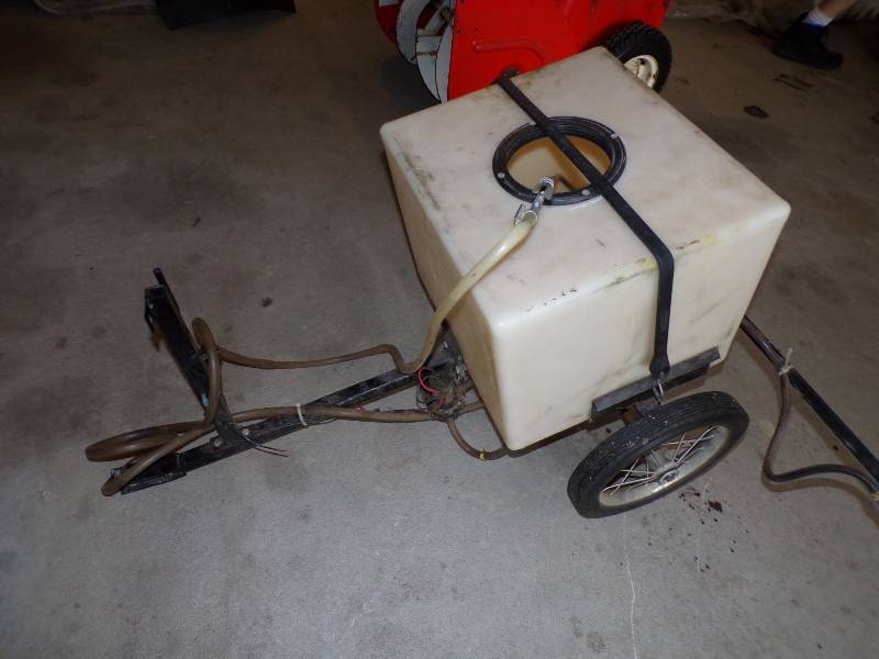 lot 3 image: Garden Sprayer with 12V Pump