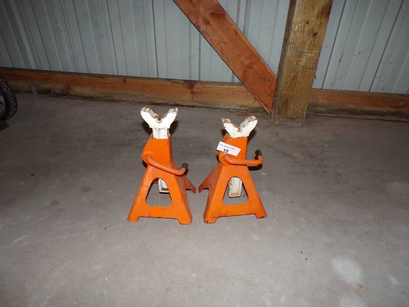 lot 10 image: Pair of Jack Stands