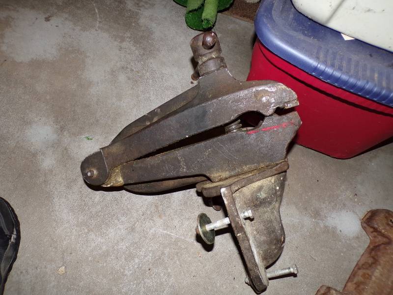 lot 12 image: Bench Vise