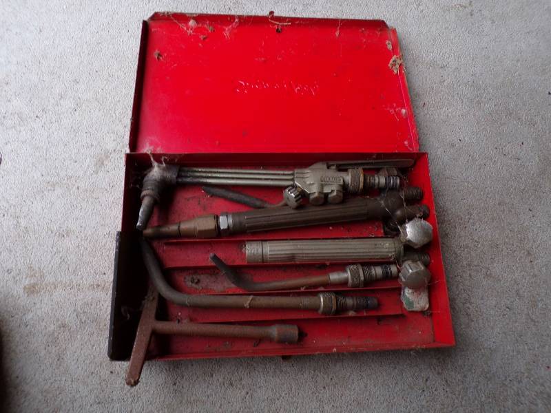 lot 46 image: Smith Torch Set