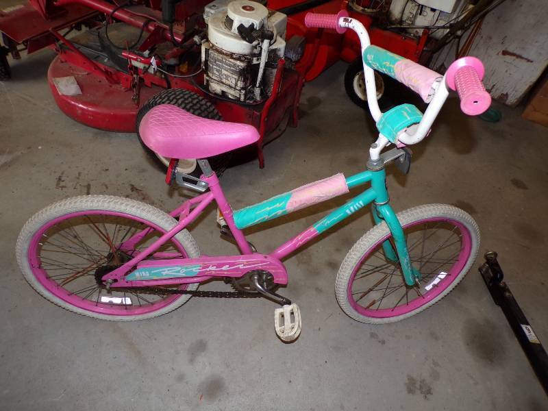 lot 55 image: Pink and Green Girls bike