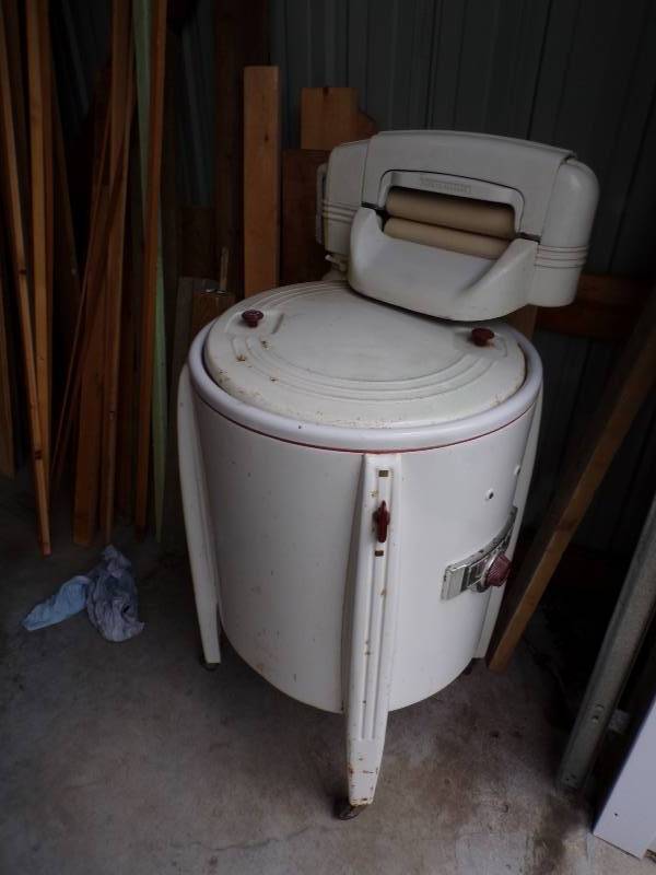 lot 100 image: Vintage Speed Queen Washing Machine
