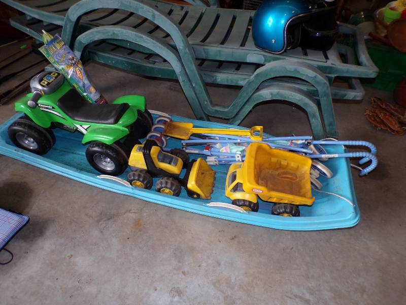 lot 106 image: Sled with Toys