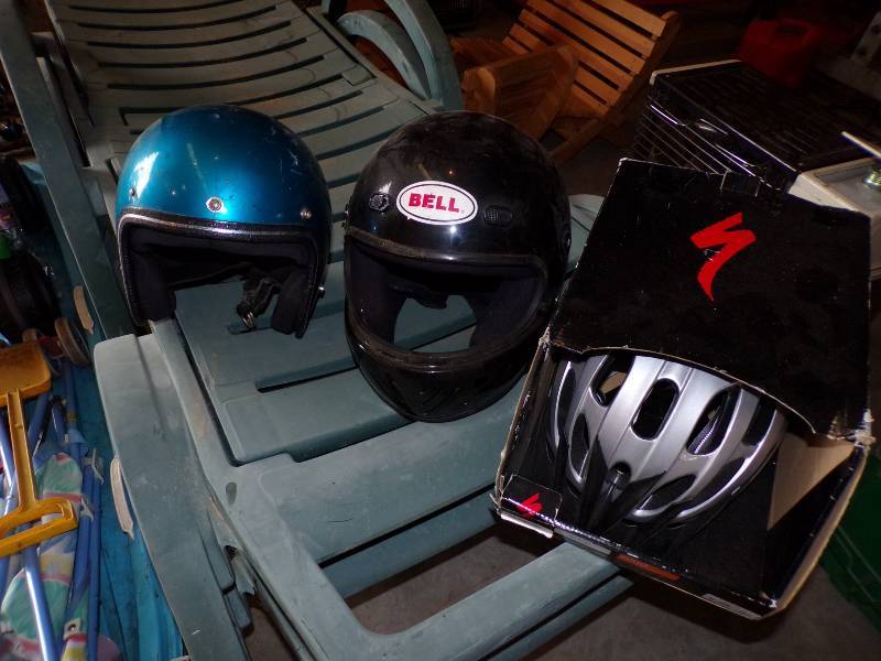 lot 107 image: 3 Helmets