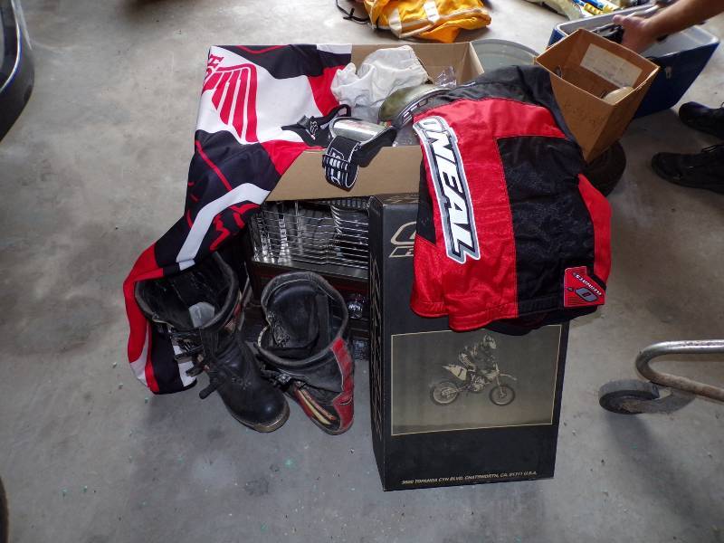 lot 111 image: Motorcycle boots, pants, shirt and Goggles