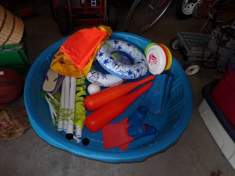 lot 115 image: Pool with outdoor toys
