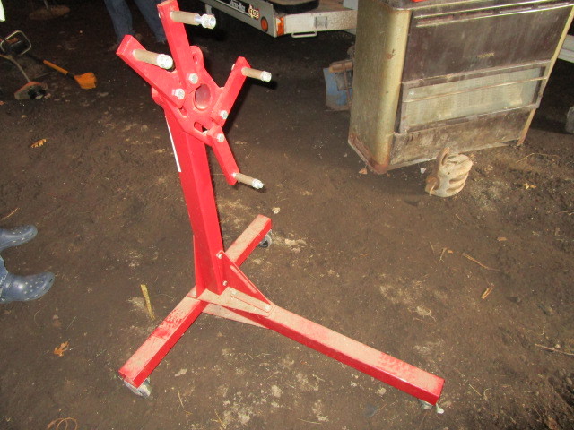 lot 125 image: ENGINE STAND W1000 LB CAPACITY