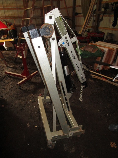 lot 126 image: LARIN 2 TON ENGINE HOIST